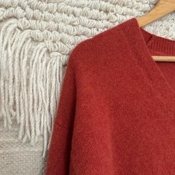 Everlane V-Neck Cashmere Sweater - Medium - Picture 5 of 5